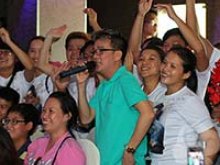 Mr Đàm quậy tưng bừng với fan Đà Nẵng Mr Đàm quậy tưng bừng với fan Đà Nẵng