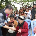 Theo chân Siêu Sao đi từ thiện.