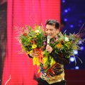 'Ông hoàng nhạc Việt’ quỳ lạy khán giả thay lời tri ân 'Ông hoàng nhạc Việt’ quỳ lạy khán giả thay lời tri ân